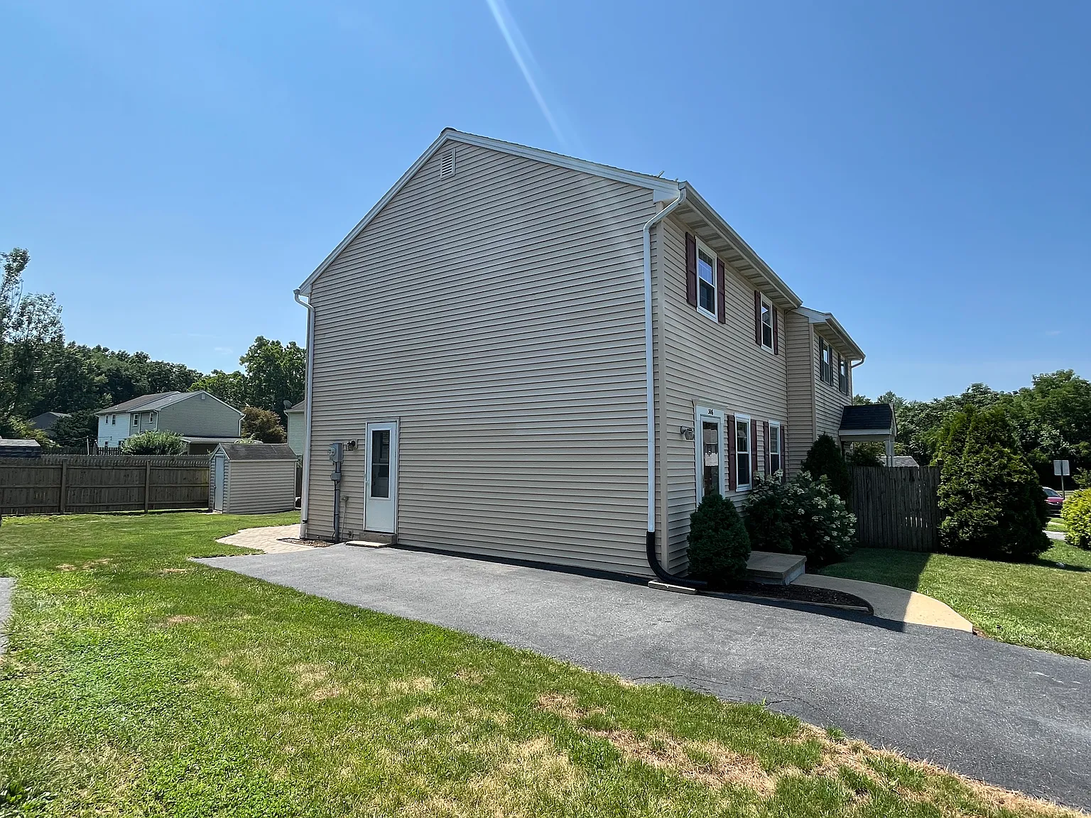 3 bed, 1296 sqft, $2,200 — Photo 2