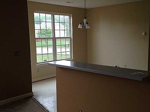 5th image of 1221 Spruce Ln
