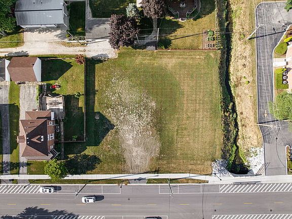 3rd image of 648 Penfield St