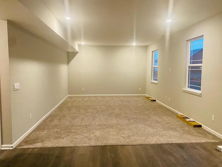 110 Thorpe Dr — Photo 4