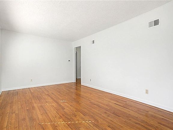 5th image of 7120 Roe Ave