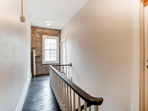 4th image of 118 W 15th St