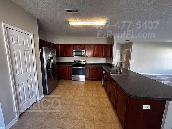 4th image of 568 Bristol Cir