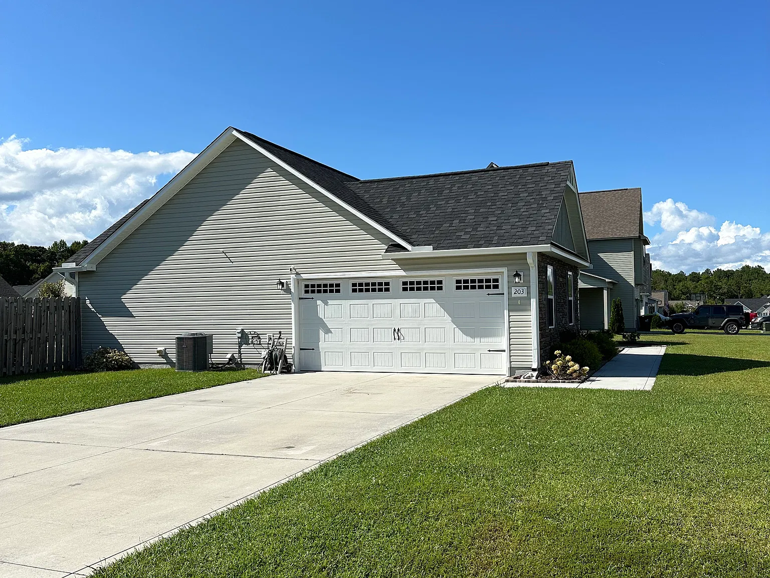 203 Breakwater Dr — Photo 2