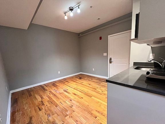 2nd image of 531 N Budd St APT 3B