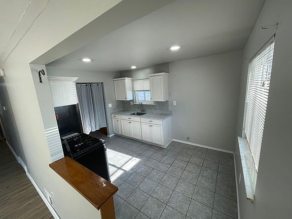 5th image of 25428 Norfolk St
