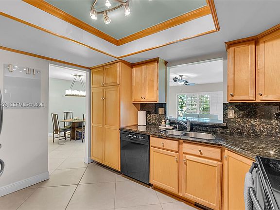 3rd image of 1759 NE 39th Ct APT 1301