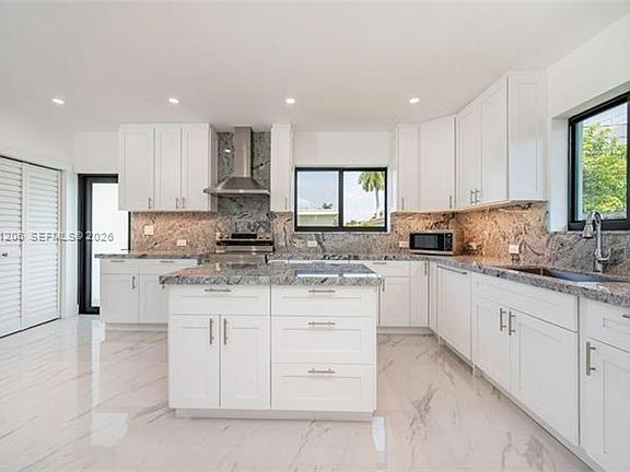4th image of 1621 S Treasure Dr #1621