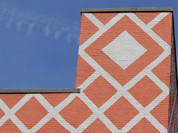 SUGAR FACTORY CORNER STONE TRIM DESIGN