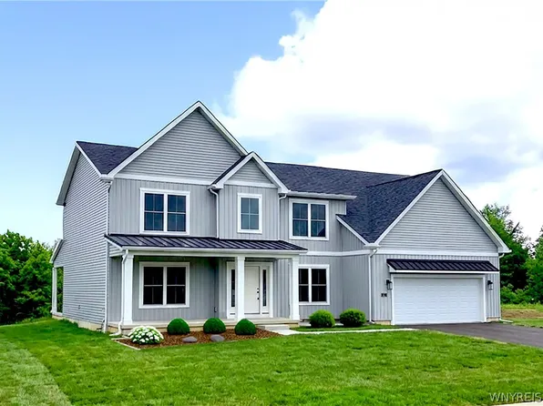 5676 Dorothy Cir, Clarence Center, NY 14032