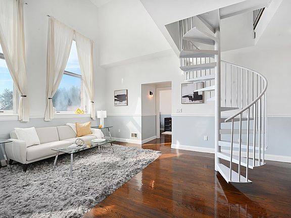 4th image of 60 Erie St APT 303