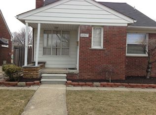 20307 Lochmoor St, Harper Woods, MI 48225