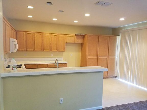 2nd image of 101 Arches Cir