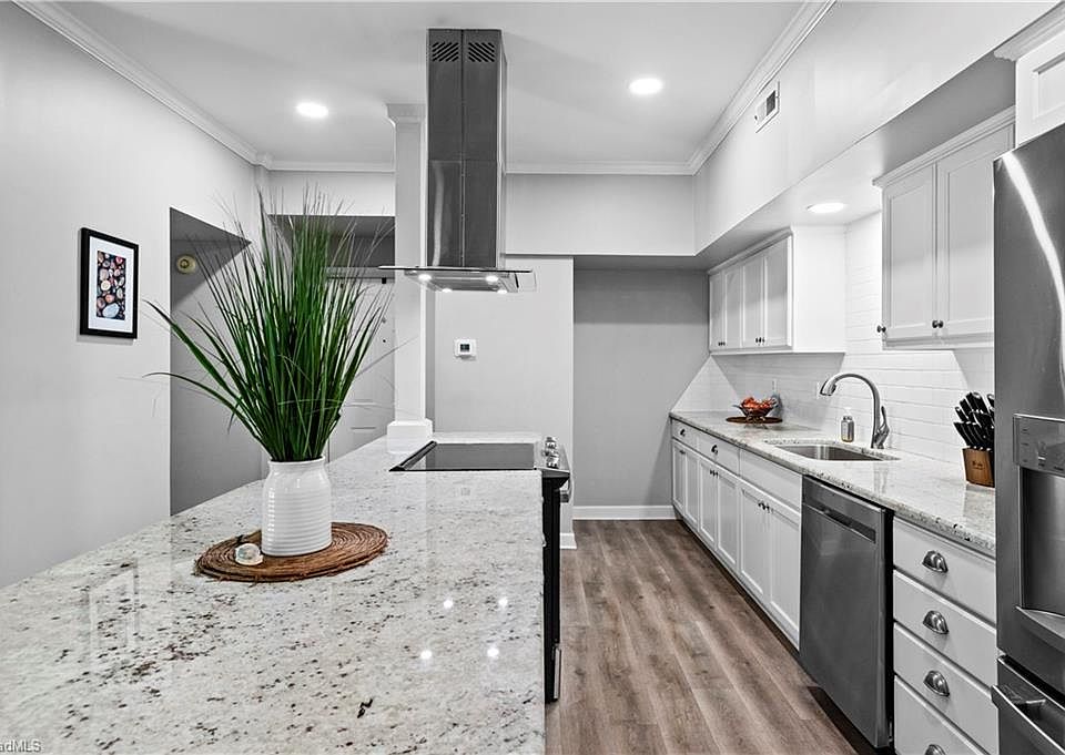 1st image of 376 Meadows Cir