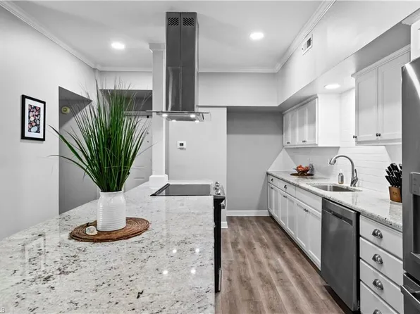 376 Meadows Cir, Winston Salem, NC 27104