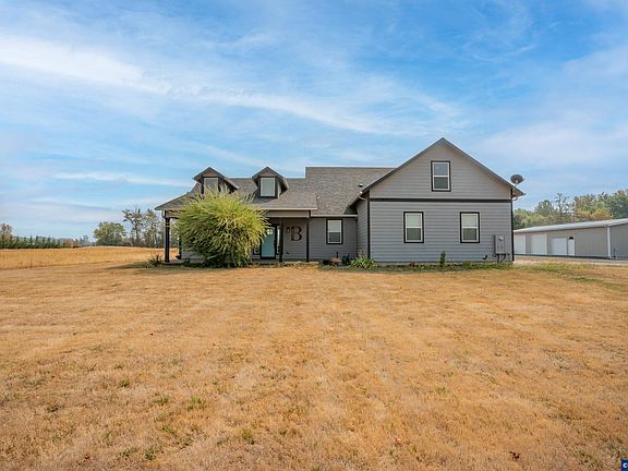 3rd image of 885 Hillview Dr