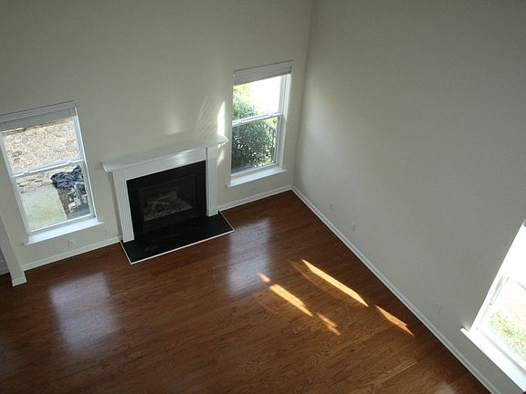 4th image of 555 Hillside Trl