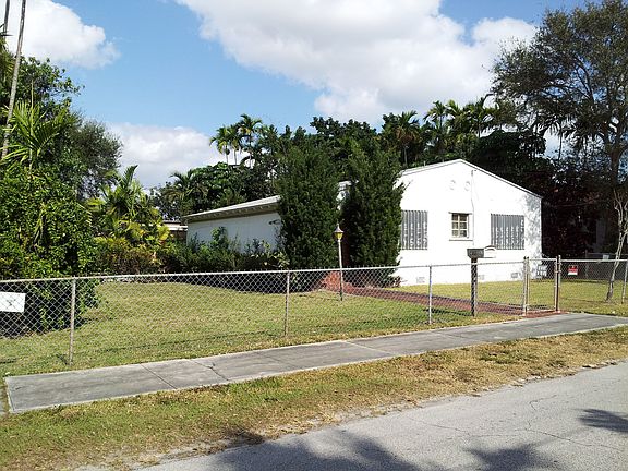 5th image of 2455 NE 184th Ter