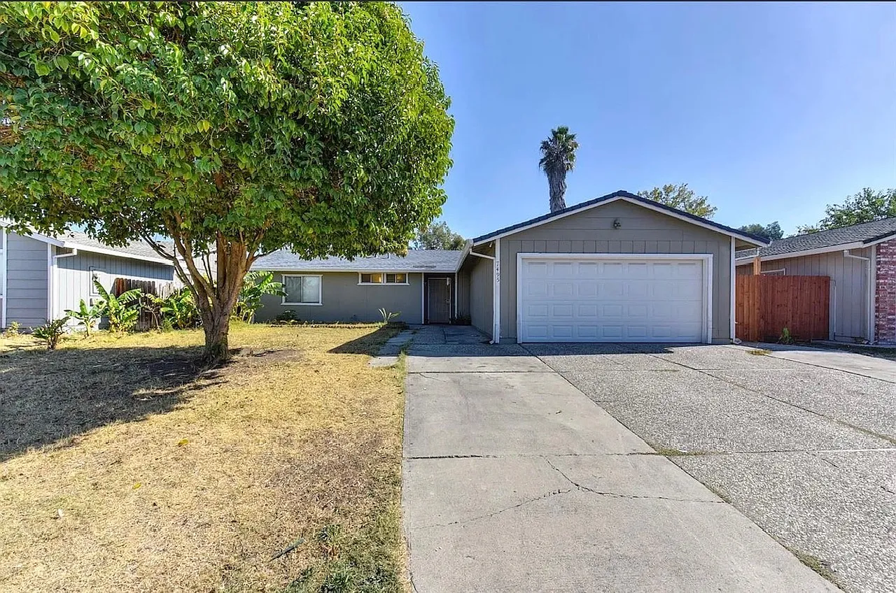 7495 Mandy Dr photo 1