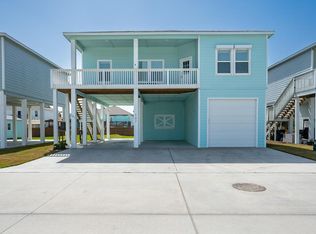 107 Paradise Dr, Rockport, TX 78382