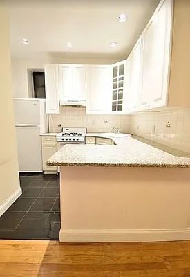 Rented by CitySites Real Estate Group | media 5