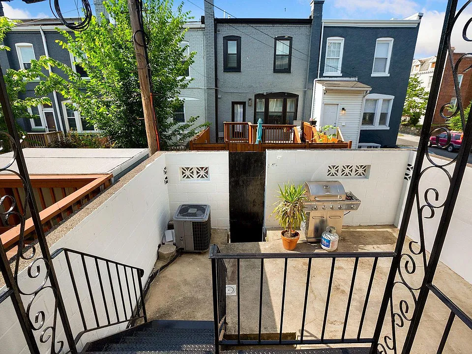 143 V St NE