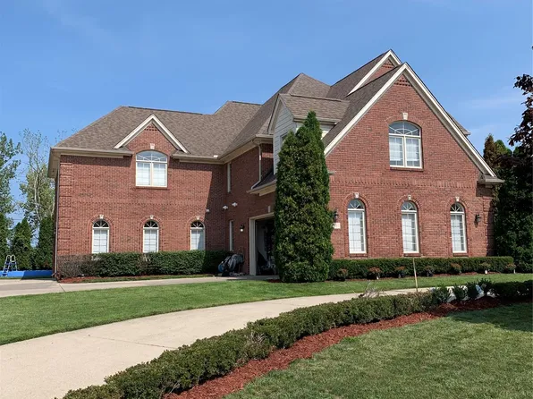 35 Sand Bar Ln, Detroit, MI 48214