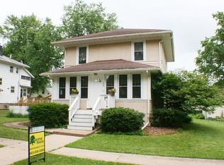 923 7th St, De Witt, IA 52742