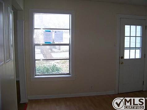 4th image of 929 Renfro Dr