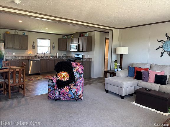 3rd image of 102 Sycamore Blvd