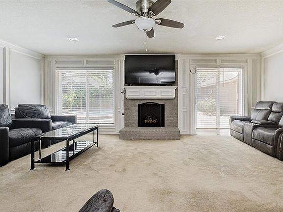 5th image of 1810 Crutchfield Ln