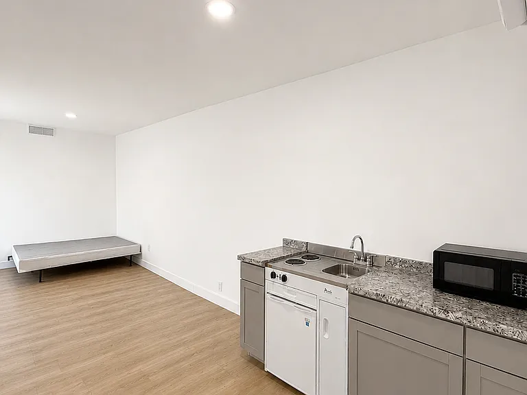 712 Nottingham Blvd #1 — Photo 4