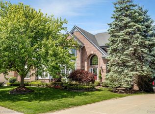 2036 Hickory Trail Dr, Rochester Hills, MI 48309