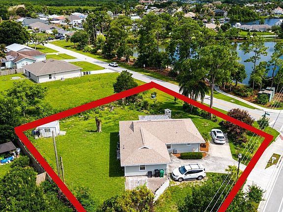 2nd image of 2411 SE Floresta Drive
