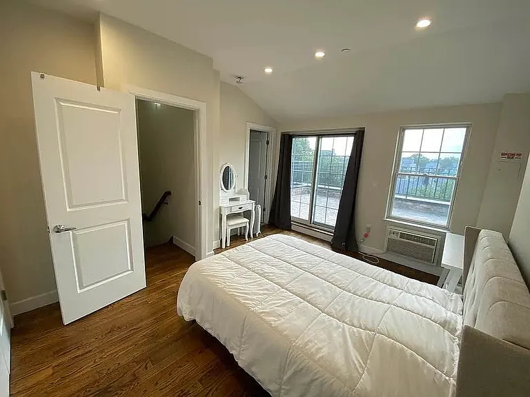456 E 29th St #4 — Photo 10