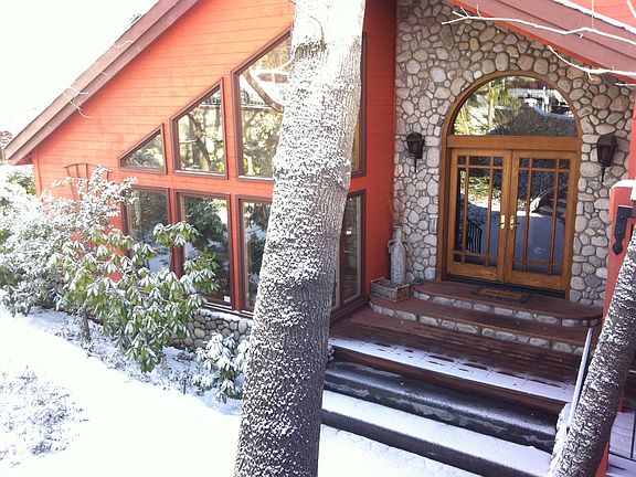 4th image of 975 Tyrol Ln