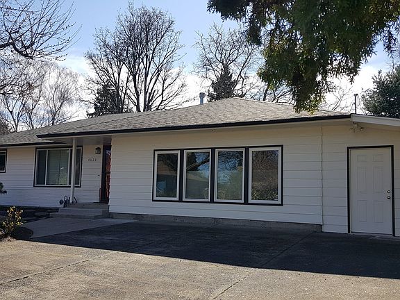 2nd image of 4628 SE Rockwood St