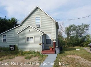 1306 8th St SW, Minot, ND 58701