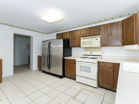 3rd image of 71 Van Armon Ave