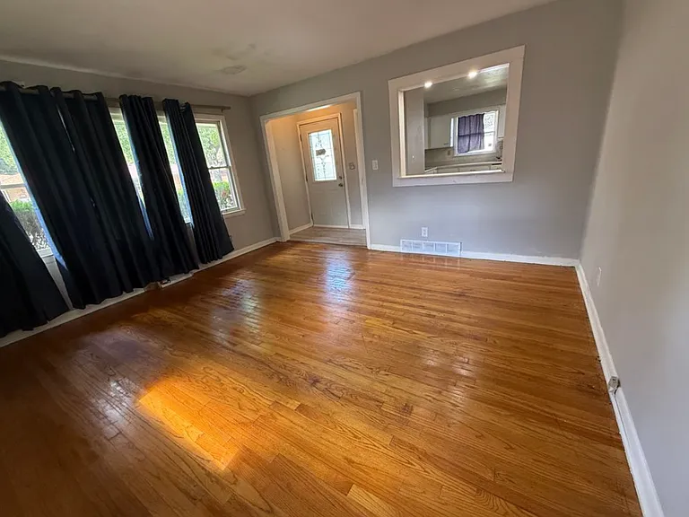2404 Glenwood Ave — Photo 6