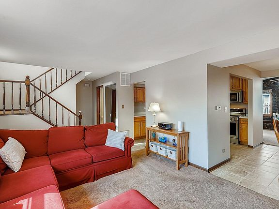 3rd image of 1390 Gloucester Ct