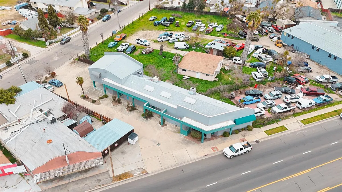 Building Photo - 1016 N Golden State Blvd #A