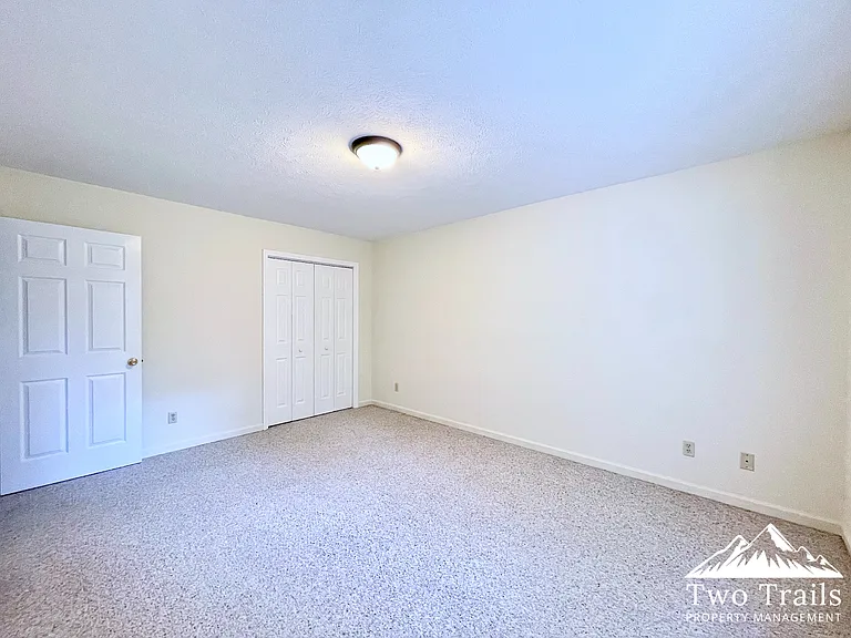 707 Farmington Cir — Photo 11