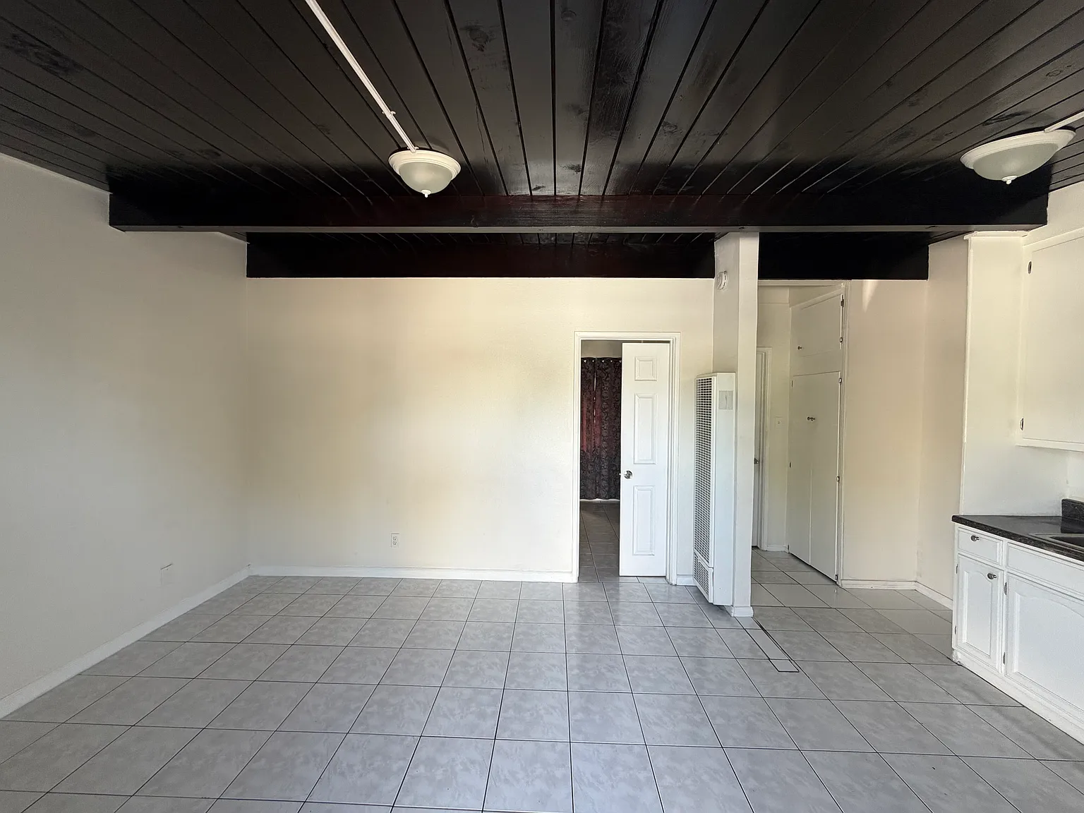 1 bed, 440 sqft, $1,950 — Photo 4