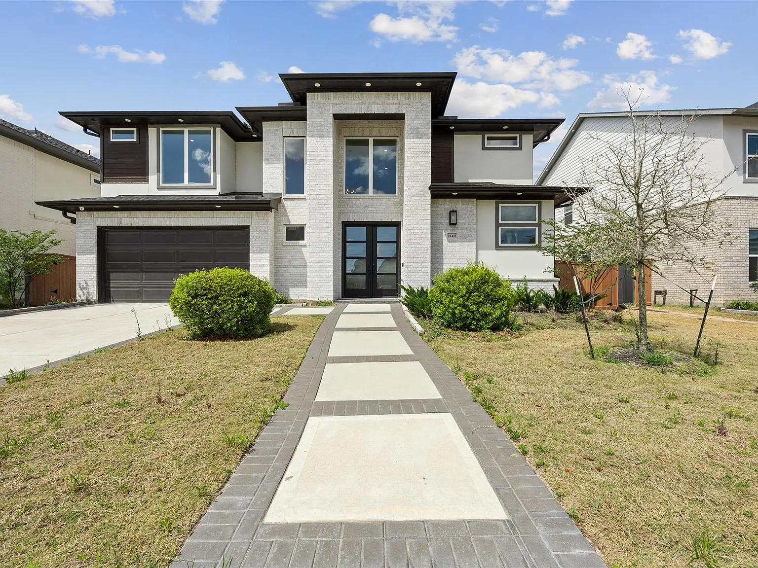 5 bed, 5.0 bath, 3721 sqft, $5,500 — Photo 1