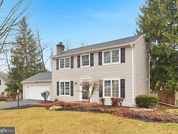 4th image of 723 Florence Cir
