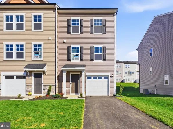 76 Bolingbroke Way, Charles Town, WV 25414