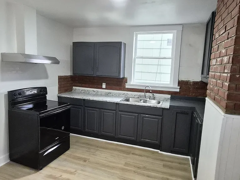 323 5th Ave #1 — Photo 9