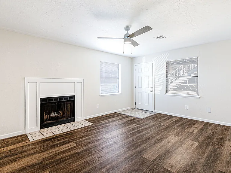 4010 NW Ozmun Ave #B — Photo 2