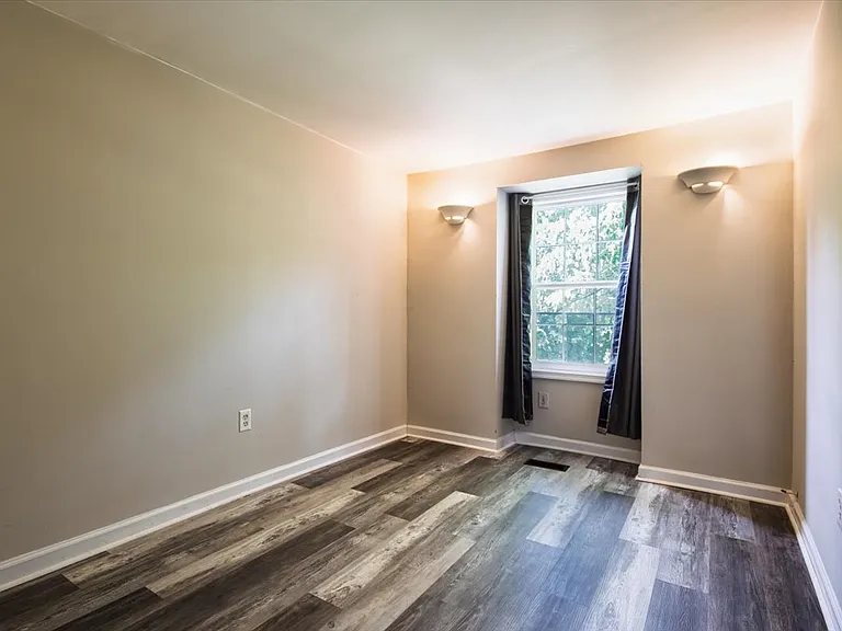 8523 Pioneer Dr — Photo 11
